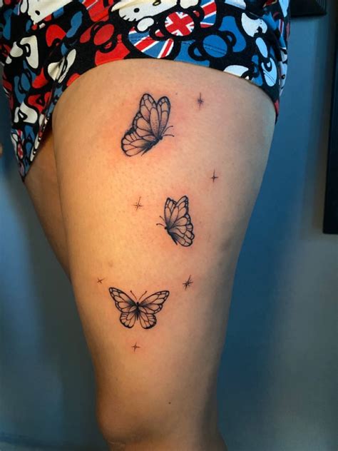 Mariposas tattoo en la pierna